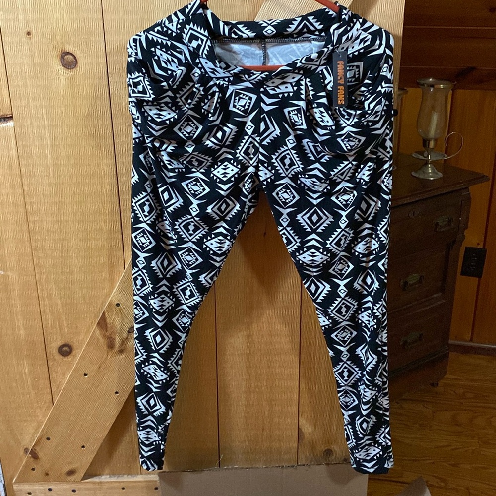 Fancy Fans leggings with pockets size small